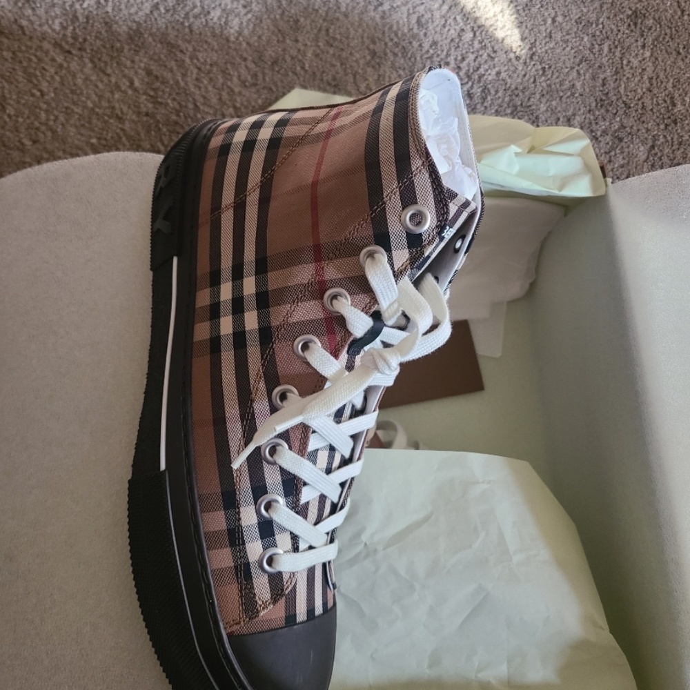 Authentic (receipt available) Burberry men’s shoes 12.5 - Picture 4 of 5